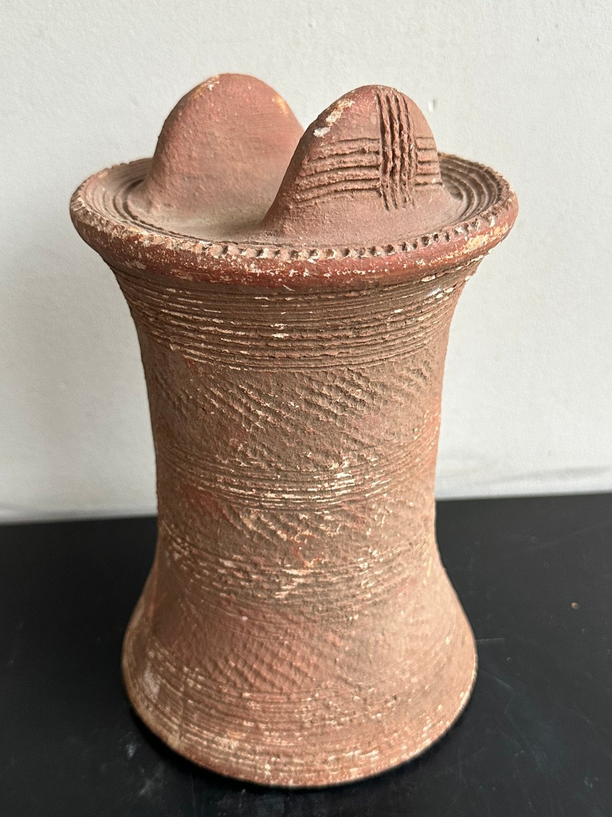 Oude Afrikaanse terracotta pot Nupe volk Nigeria, Ophalen of Verzenden