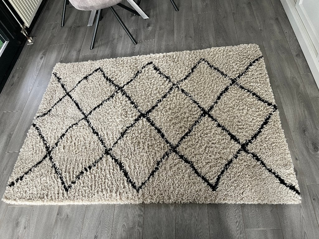 Zacht vloerkleed met ruitpatroon, Ophalen, Modern, Scandinavisch, Zo goed als nieuw, 150 tot 200 cm