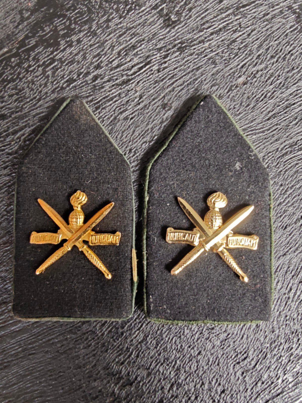 2 verschillende kraagpatten KCT, Ophalen of Verzenden, Landmacht, Nederland, Embleem of Badge