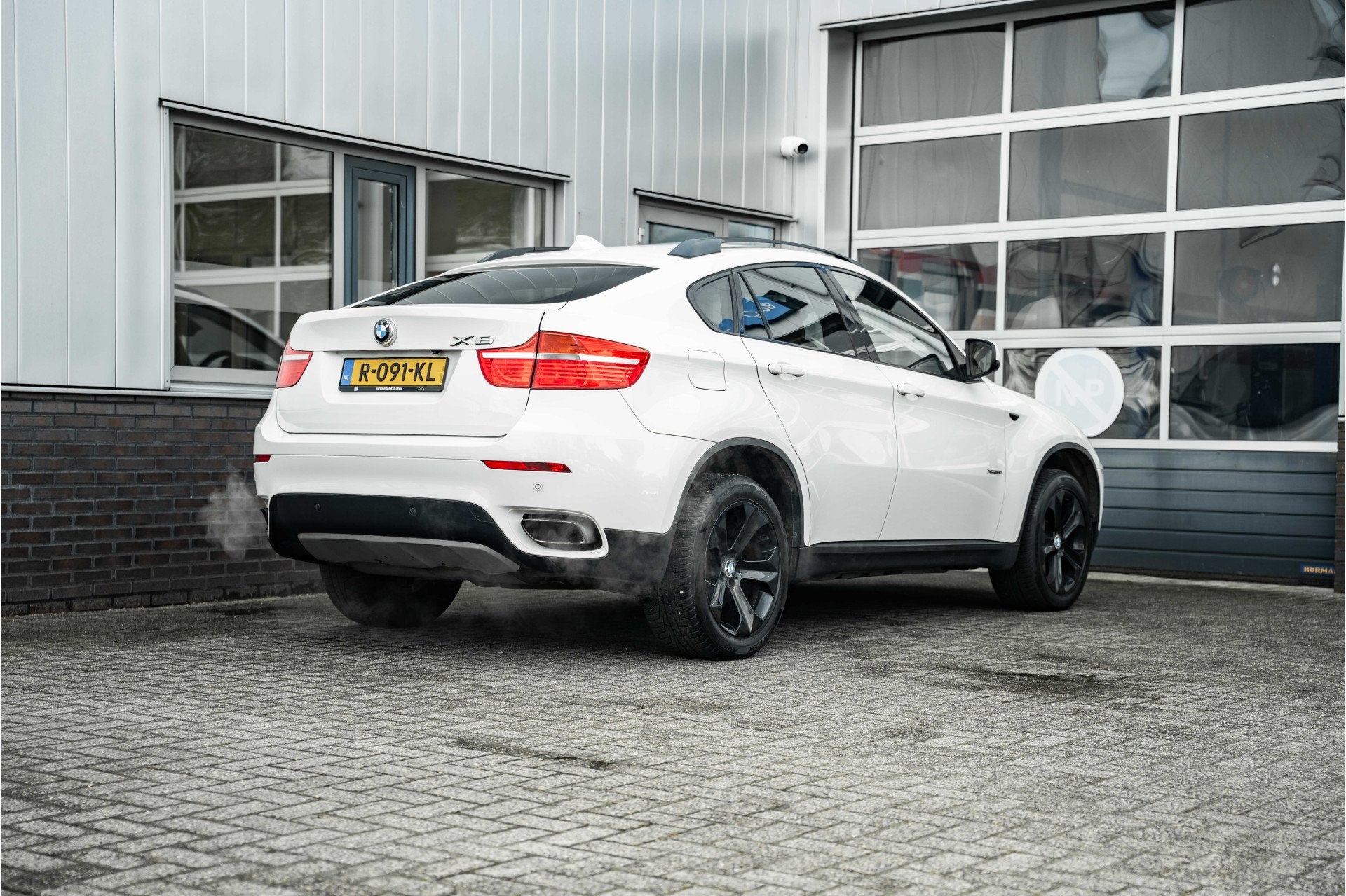 BMW X6 xDrive50i (bj 2008, automaat), 8 cilinders, Wit, Bedrijf, Vierwielaandrijving