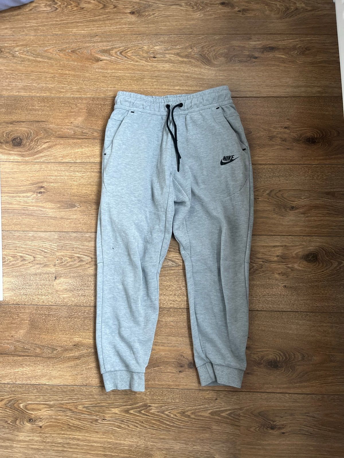 Nike Tech Fleece Joggingbroek Grijs - Maat 137-147 cm, Kinderen en Baby's, Ophalen of Verzenden, Gebruikt, Jongen of Meisje, Broek