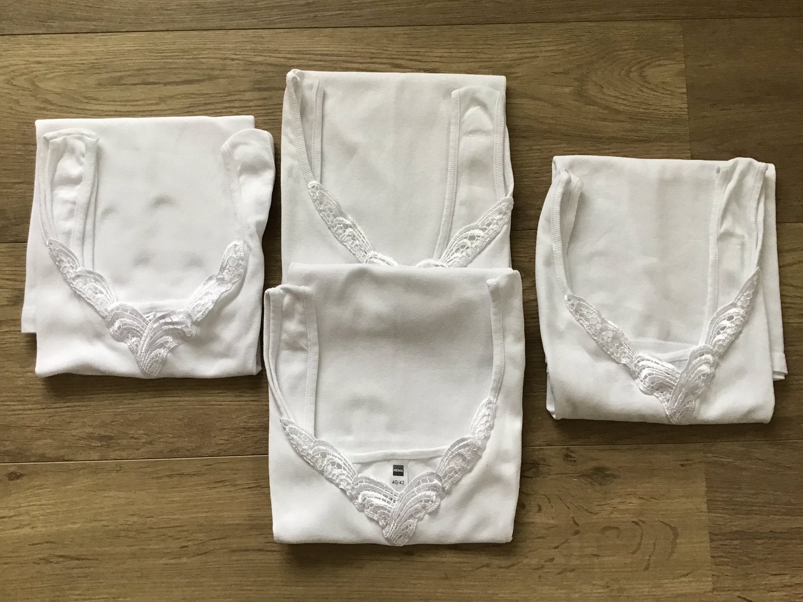 HEMA! Vier Witte Tops/Hemdjes 40/42.Stijlvol met Kant.Sámen, Kleding | Dames, Maat 38/40 (M), Wit, Ophalen of Verzenden, Zo goed als nieuw