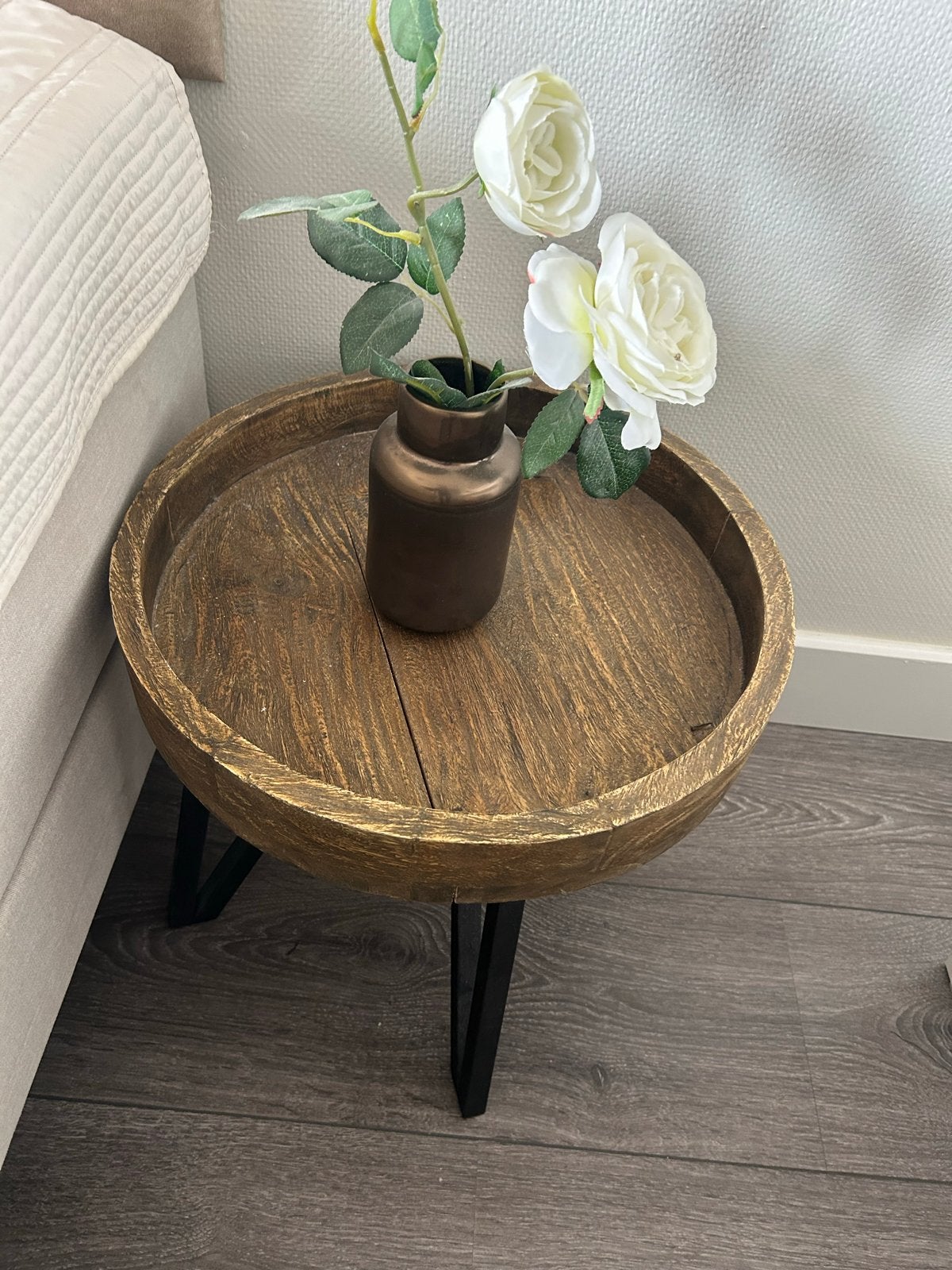 Twee Ronde bijzettafels van hout met metalen poten, Ophalen, Minder dan 45 cm, Minder dan 55 cm, Rond