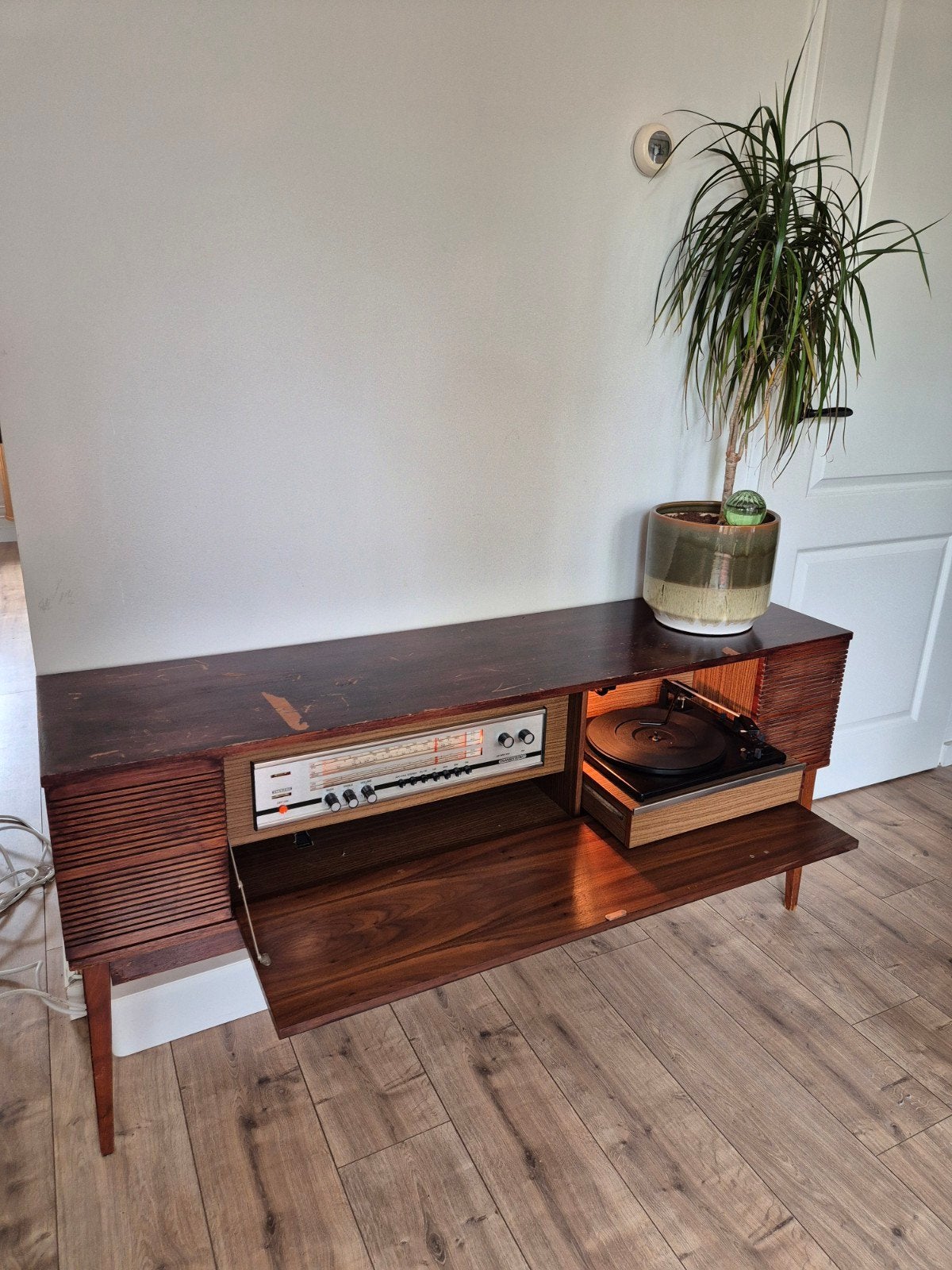 Vintage Dressoir met Platenspeler en Radio - Goede Staat, Ophalen