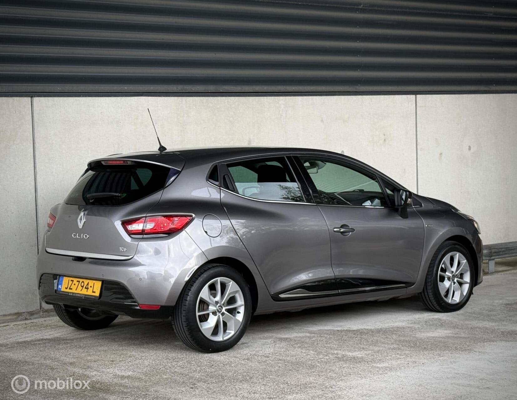 Renault Clio 0.9 TCe Limited|1E EIG|CRUISE|PDC|NAVI|, Auto's, Voorwielaandrijving, Gebruikt, Euro 6, Automatische klimaatregeling