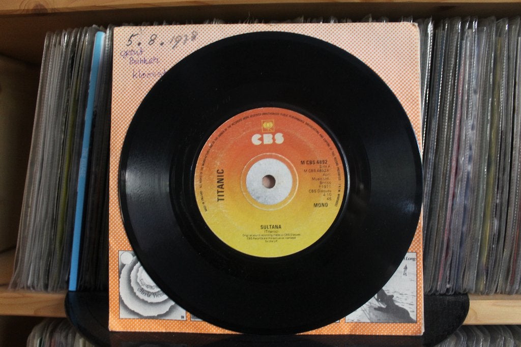 7" Single Titanic - Sultana / Sing Fool Sing, Gebruikt, 7 inch, Ophalen of Verzenden, Pop