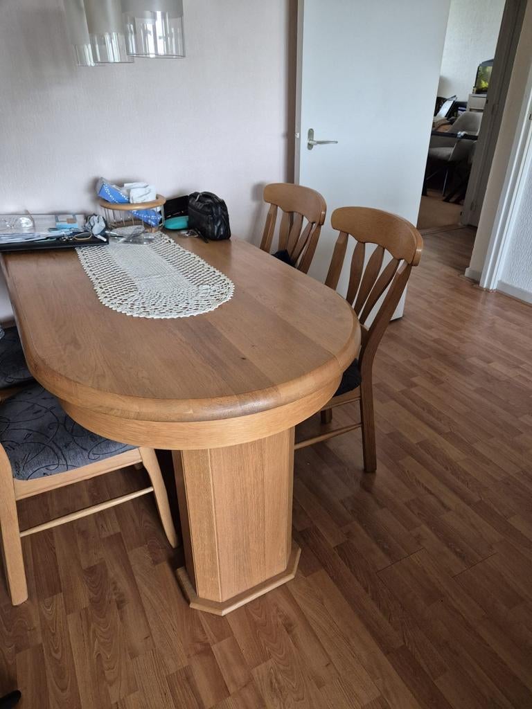 Ovale eettafel van eikenhout. Gratis ophalen., Huis en Inrichting, Gebruikt, 100 tot 150 cm, Eikenhout, Ophalen of Verzenden
