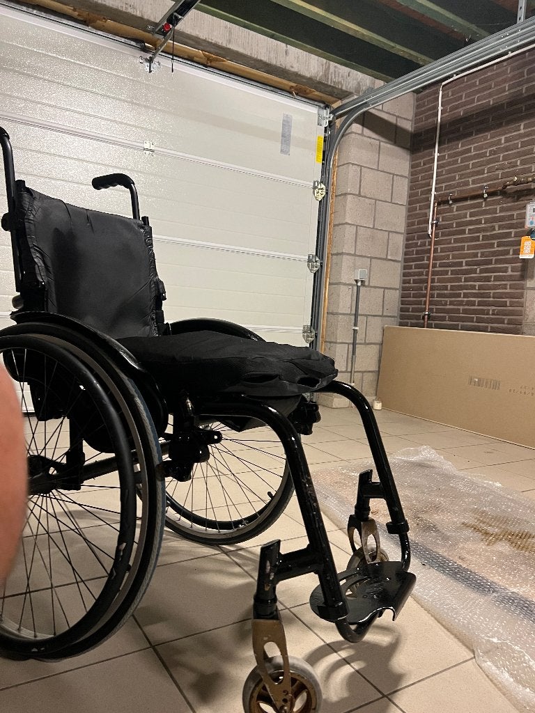 Quickie rolstoel – zitbreedte 43 cm – goede staat, Ophalen, Inklapbaar, Gebruikt, Duwrolstoel