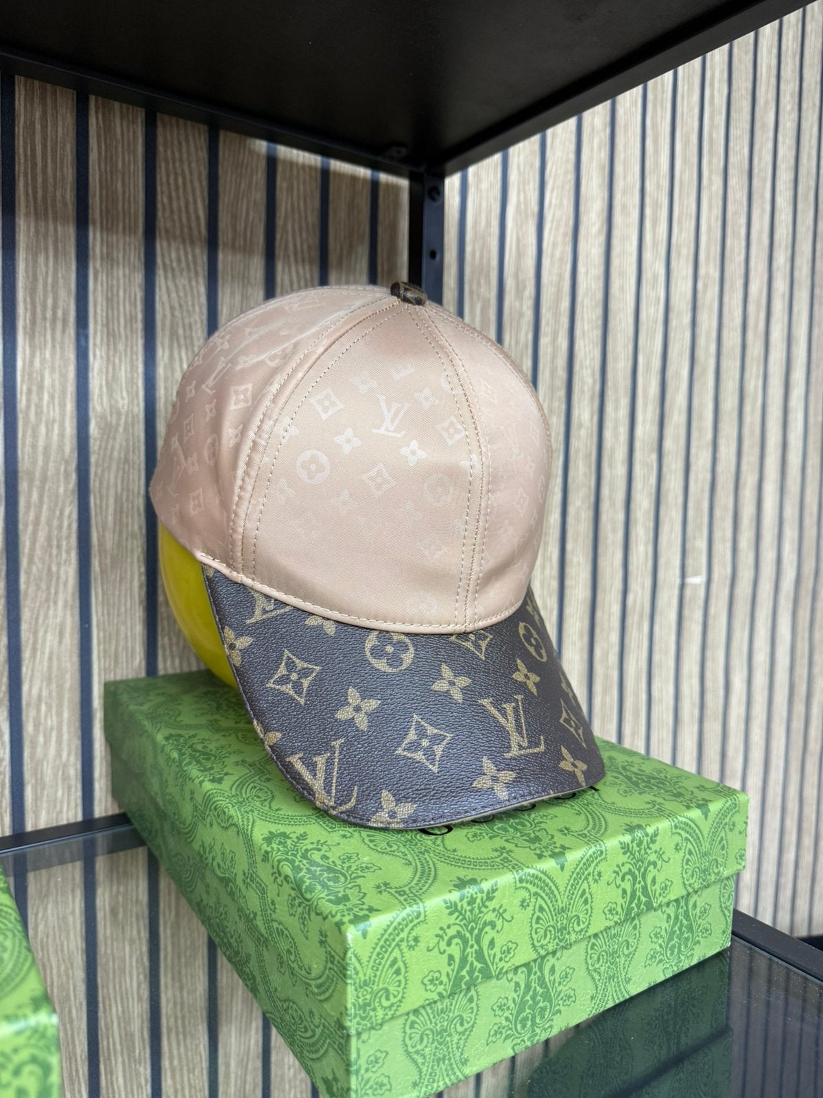 Louis vitton pet, Ophalen of Verzenden, Zo goed als nieuw, One size fits all