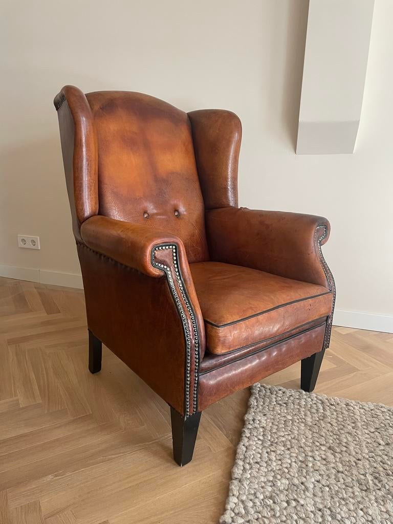 Schapenleren Oorfauteuil Cambridge - Bruin Leer, Huis en Inrichting, Fauteuils, Gebruikt, Leer, 75 tot 100 cm, Minder dan 75 cm