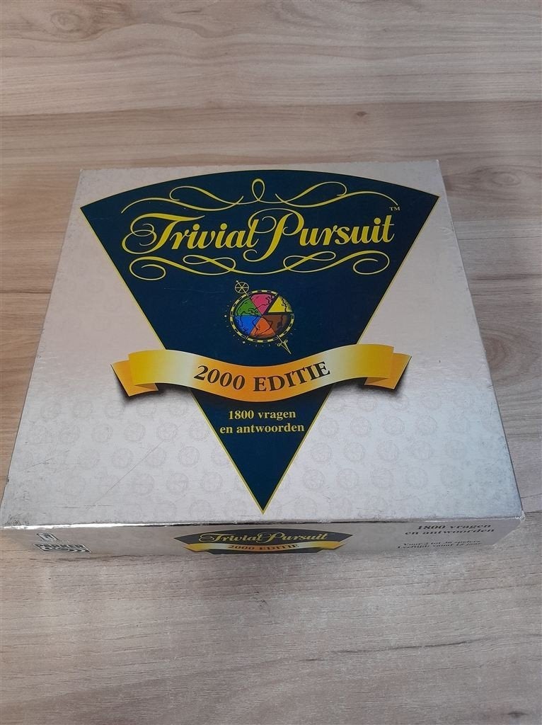 Trivial Pursuit 2000 editie - triviant - s5575, Hobby en Vrije tijd, Gezelschapsspellen | Bordspellen, Verzenden, Zo goed als nieuw