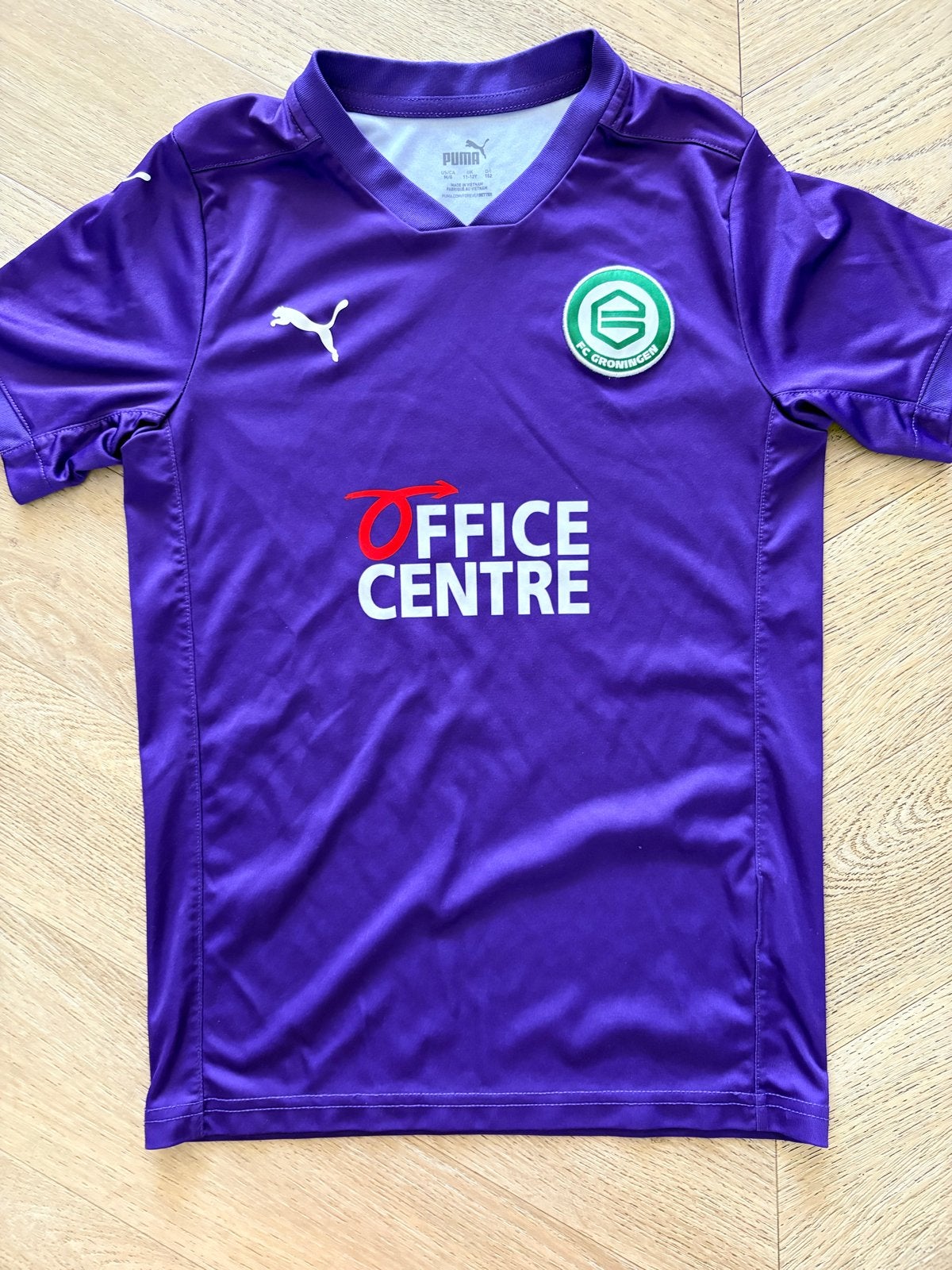 FC Groningen uitshirt maat 116 - paars, Kinderen en Baby's, Ophalen of Verzenden, Gebruikt, Jongen of Meisje, Sport- of Zwemkleding