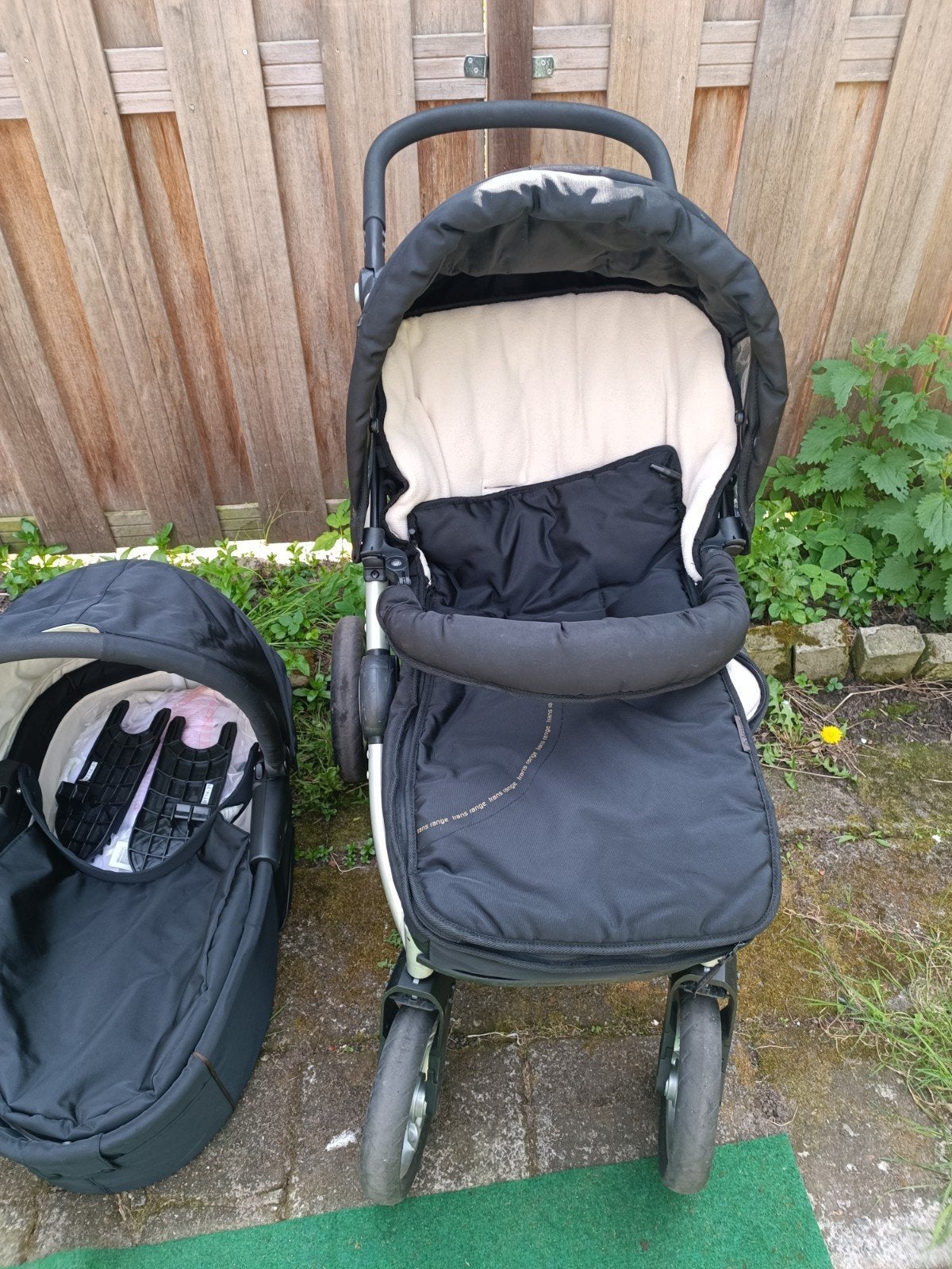 Mutsy Kinderwagen met reiswieg en zitje, Kinderen en Baby's, Kinderwagens en Combinaties, Ophalen, Gebruikt, Combiwagen, Mutsy