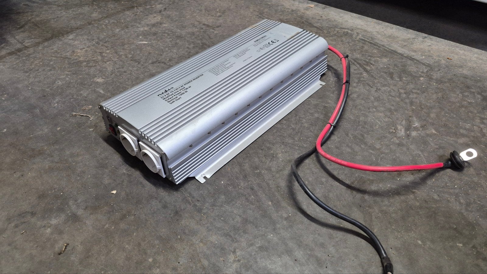 omvormer  24V DC naar 230V AC Omvormer - 1700W, Ophalen of Verzenden, Gebruikt