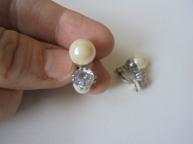 Oorbellen clips parel en strass steen, Ophalen of Verzenden, Zo goed als nieuw, Overige materialen, Knopjes of Stekers
