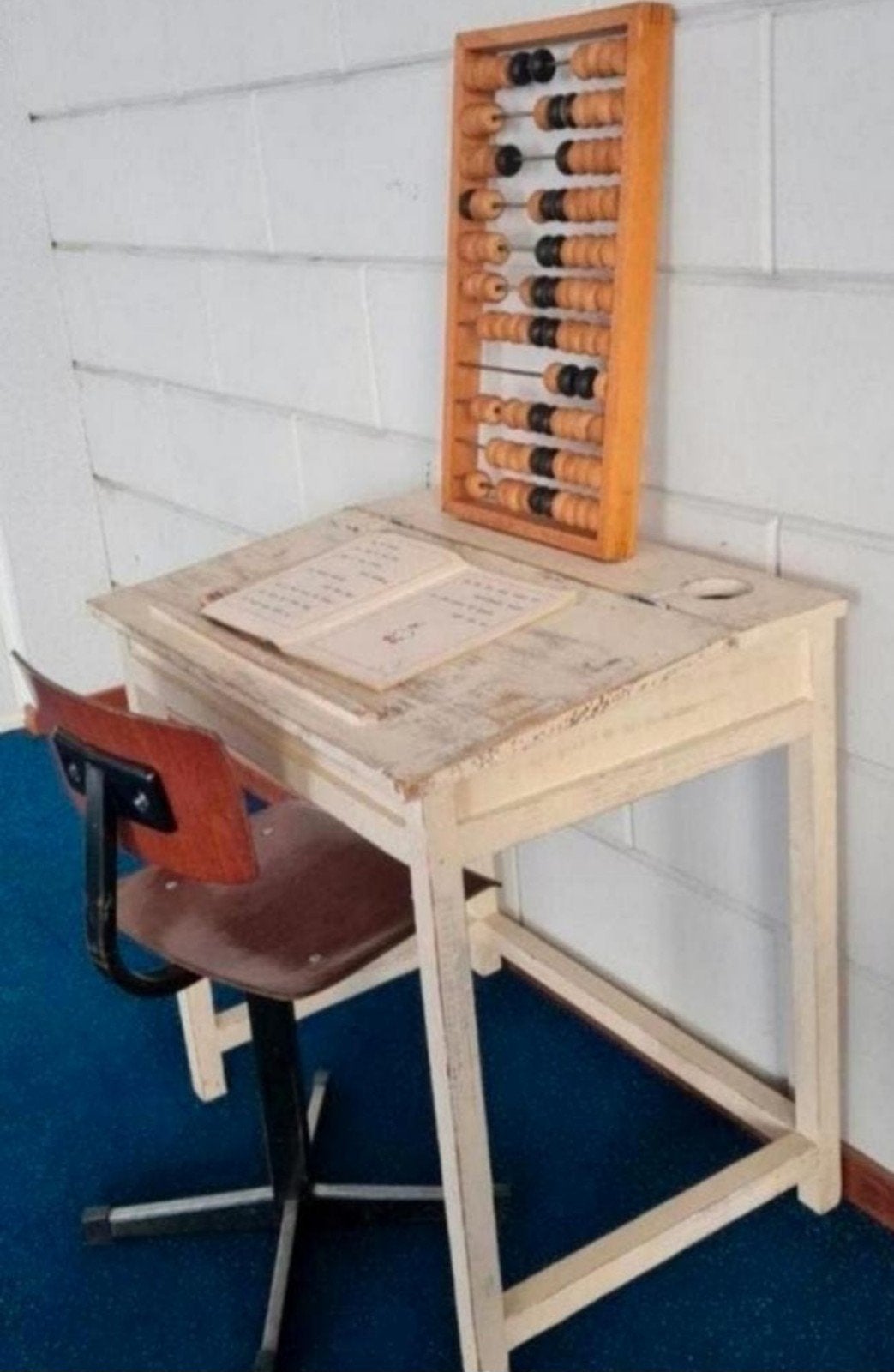 Vintage tafeltje en stoeltje/bureautje, Ophalen