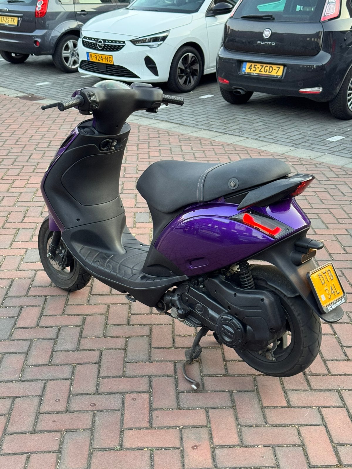 Piaggio zip, Fietsen en Brommers, Ophalen, Zo goed als nieuw, Benzine, Zip