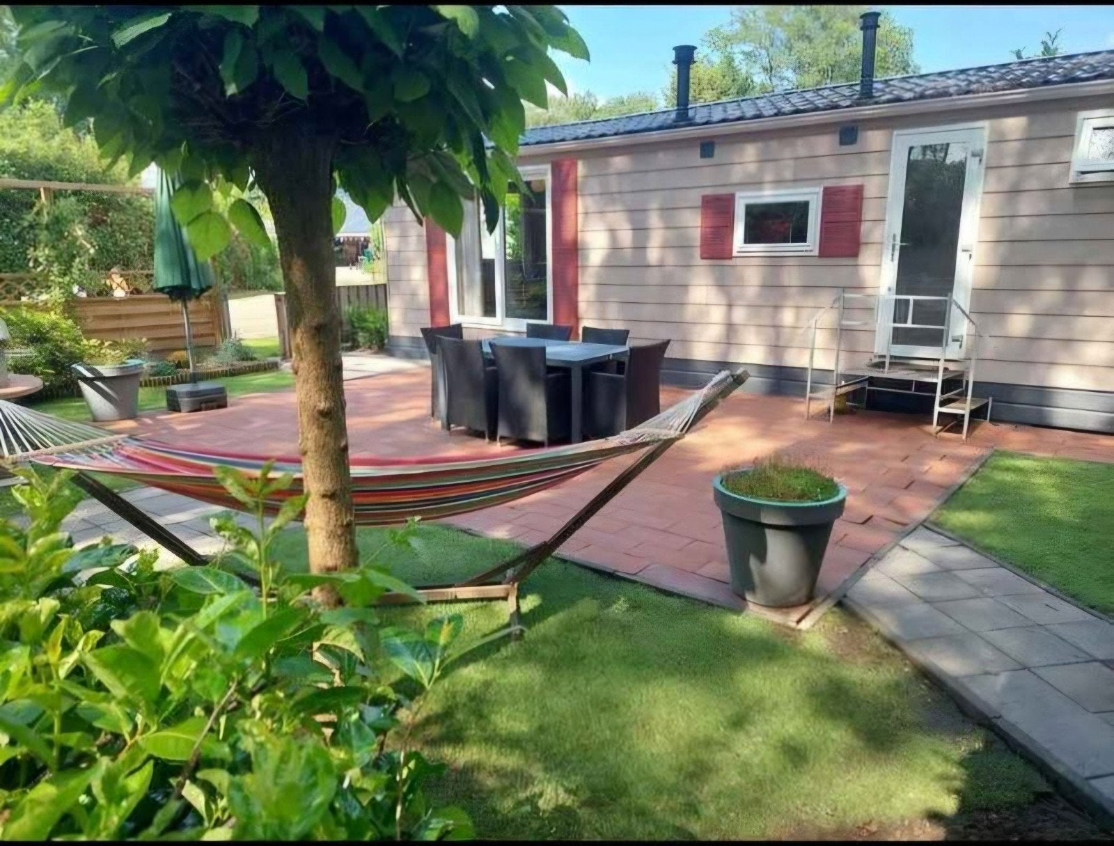 Luxe Stacaravan met Zwembad en Natuurlijke Omgeving