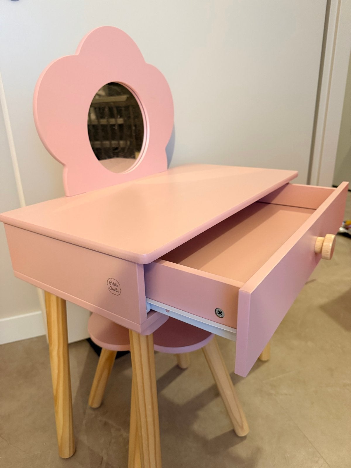 Petit amilie kaptafel met krukje peuter, Ophalen, Zo goed als nieuw, Tafel(s) en Stoel(en)