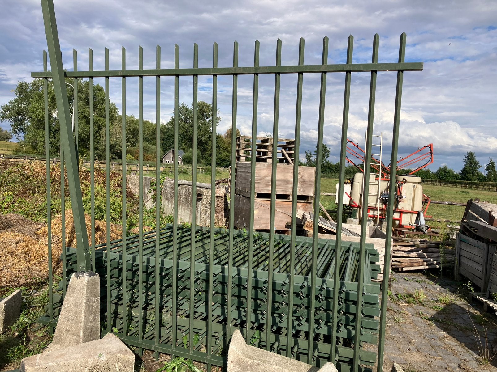 Industrieel hekwerk, Tuin en Terras, Ophalen, Zo goed als nieuw, IJzer