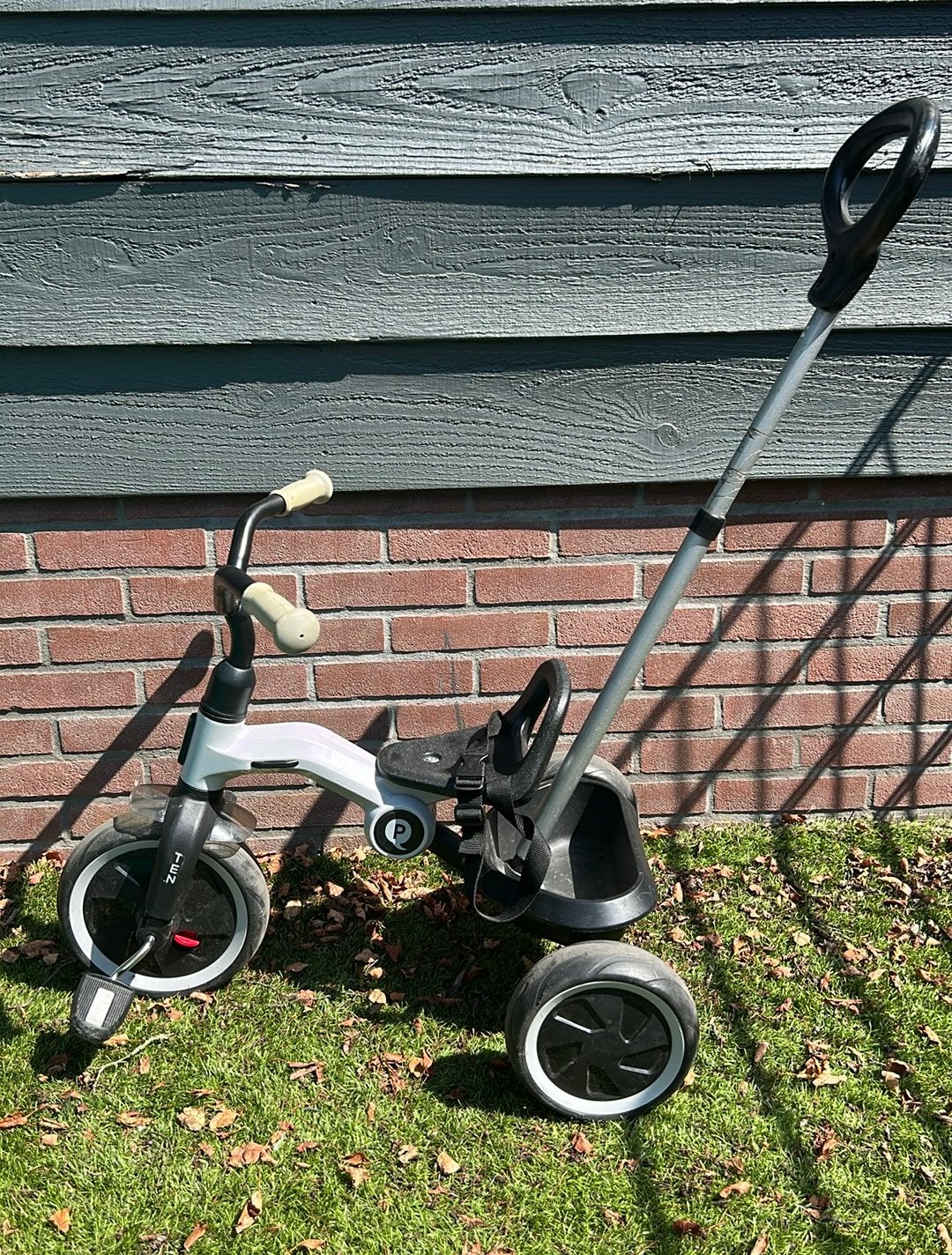 Q Play driewielfiets met afneembare duwstang en gordel, Fietsen en Brommers, Fietsen | Driewielers, Ophalen, Gebruikt, Duwstang