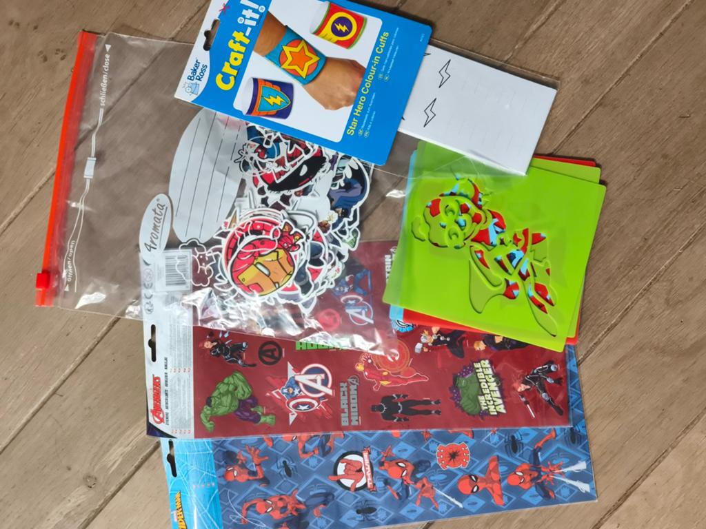 Superman pakket met stickers, armband en tekenmalletjes, Hobby en Vrije tijd, Knutselen, Ophalen