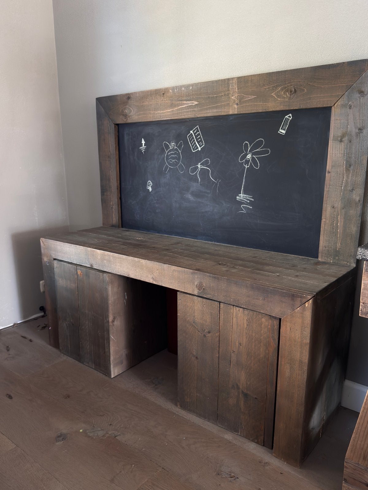 Steigerhout kinderbureau met krijtbord en opbergkisten, Ophalen, Gebruikt