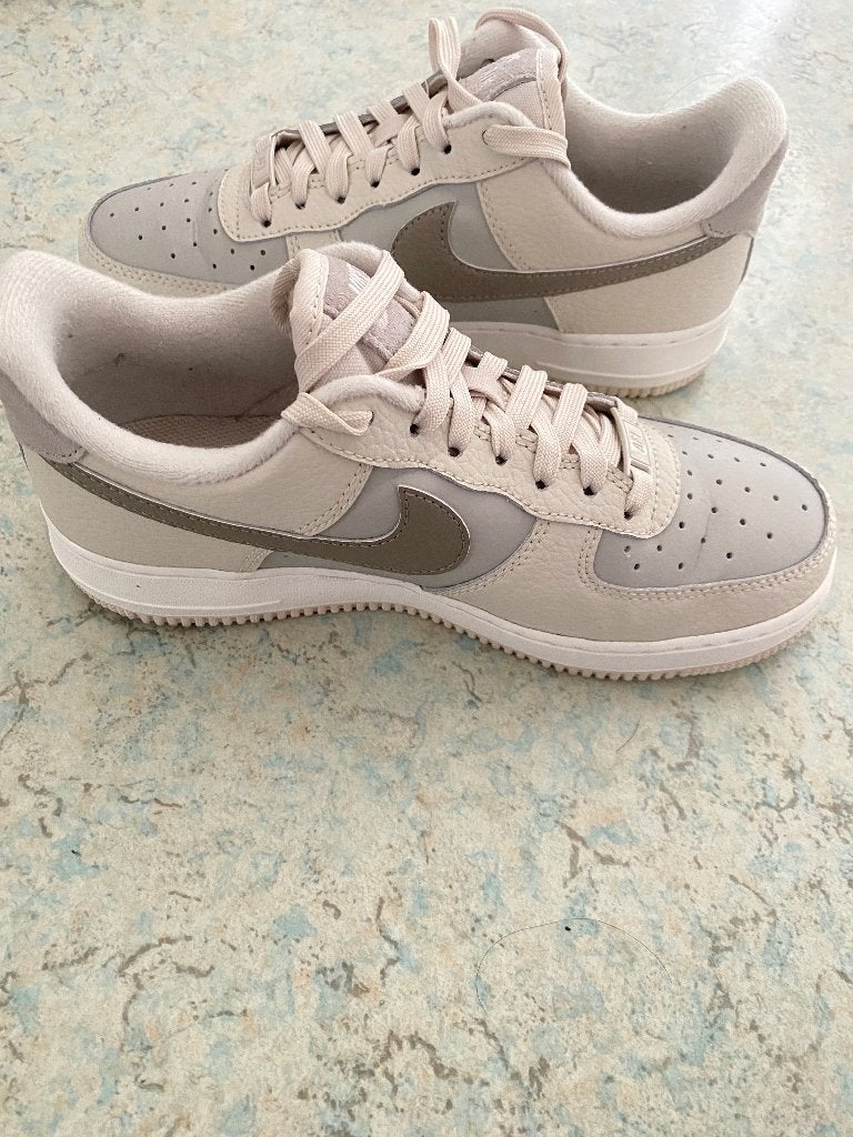 Nike Air Force 1 Low Light Orewood Brown 38,5, Kleding | Dames, Schoenen, Beige, Nike, Ophalen of Verzenden, Sneakers of Gympen