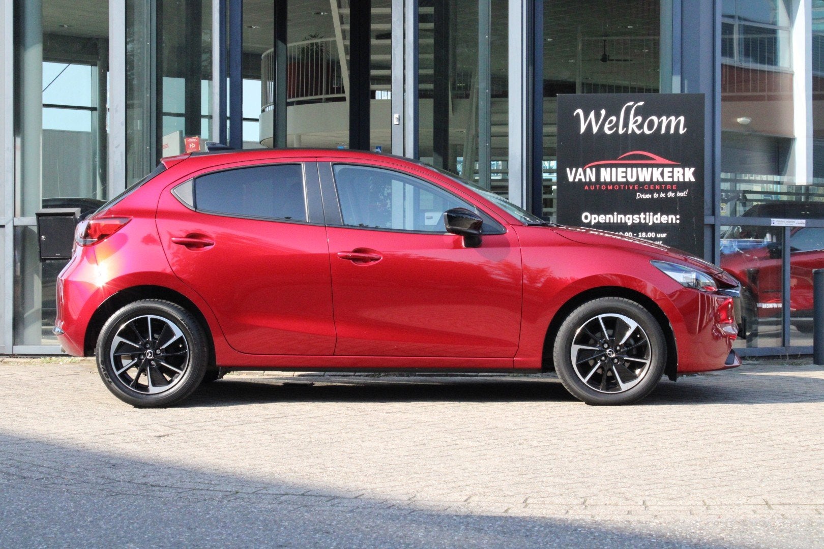 Mazda 2 1.5 SKYACTIV-G 90PK Homaru Aka | Leder/Alcantara | H, Auto's, Mazda, 4 cilinders, Origineel Nederlands, Bedrijf, Handgeschakeld