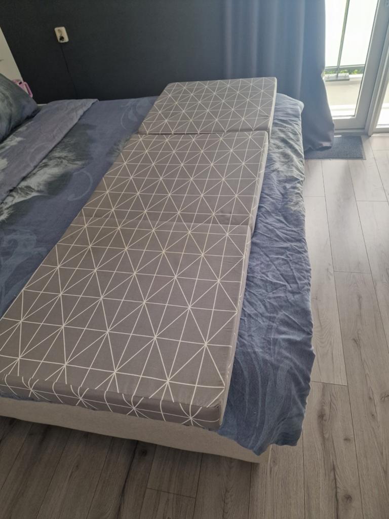 Handige opvouwbare matras voor logees of kamperen, Huis en Inrichting, Slaapkamer | Matrassen en Bedbodems, Ophalen, Gebruikt