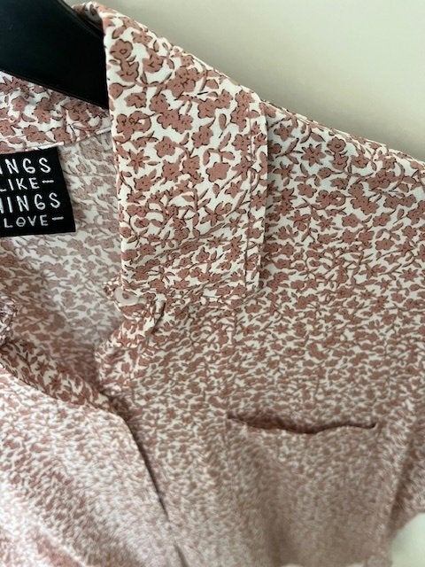 Leuke gebloemde roze blouse met aangeknipte mouw ONE maat, Verzenden, Zo goed als nieuw, Maat 42/44 (L), Roze