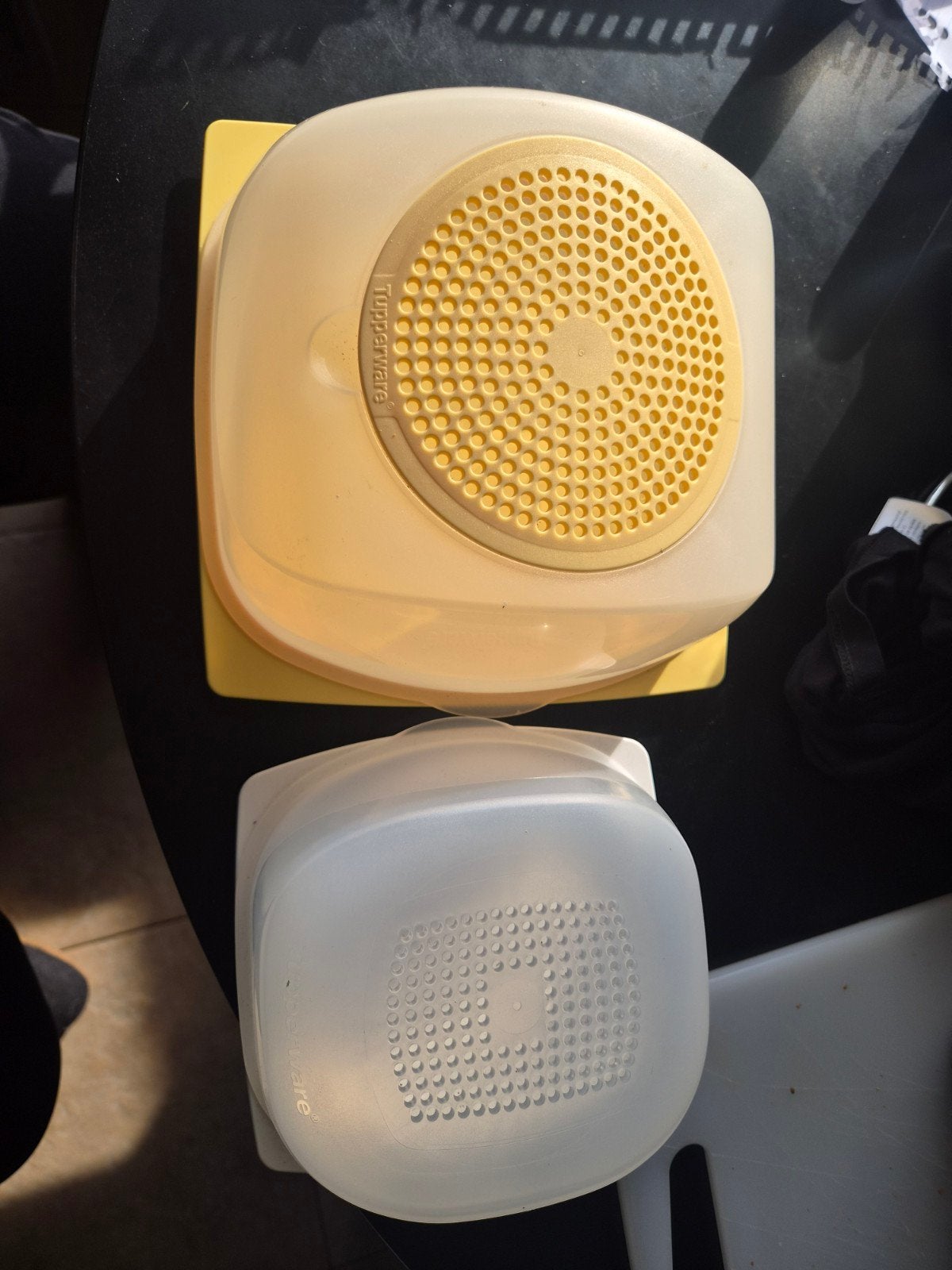 Tupperware Kaasdoos - Geel en Wit, Gebruikt, Bewaardoos, Geel, Ophalen of Verzenden
