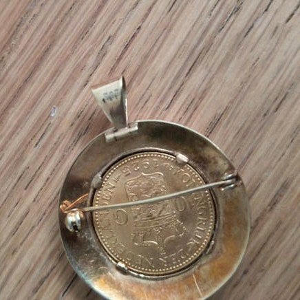 Gouden tientje 1925 Koningin Wilhelmina in hanger/broche, Ophalen, Goud, Koningin Wilhelmina, Losse munt