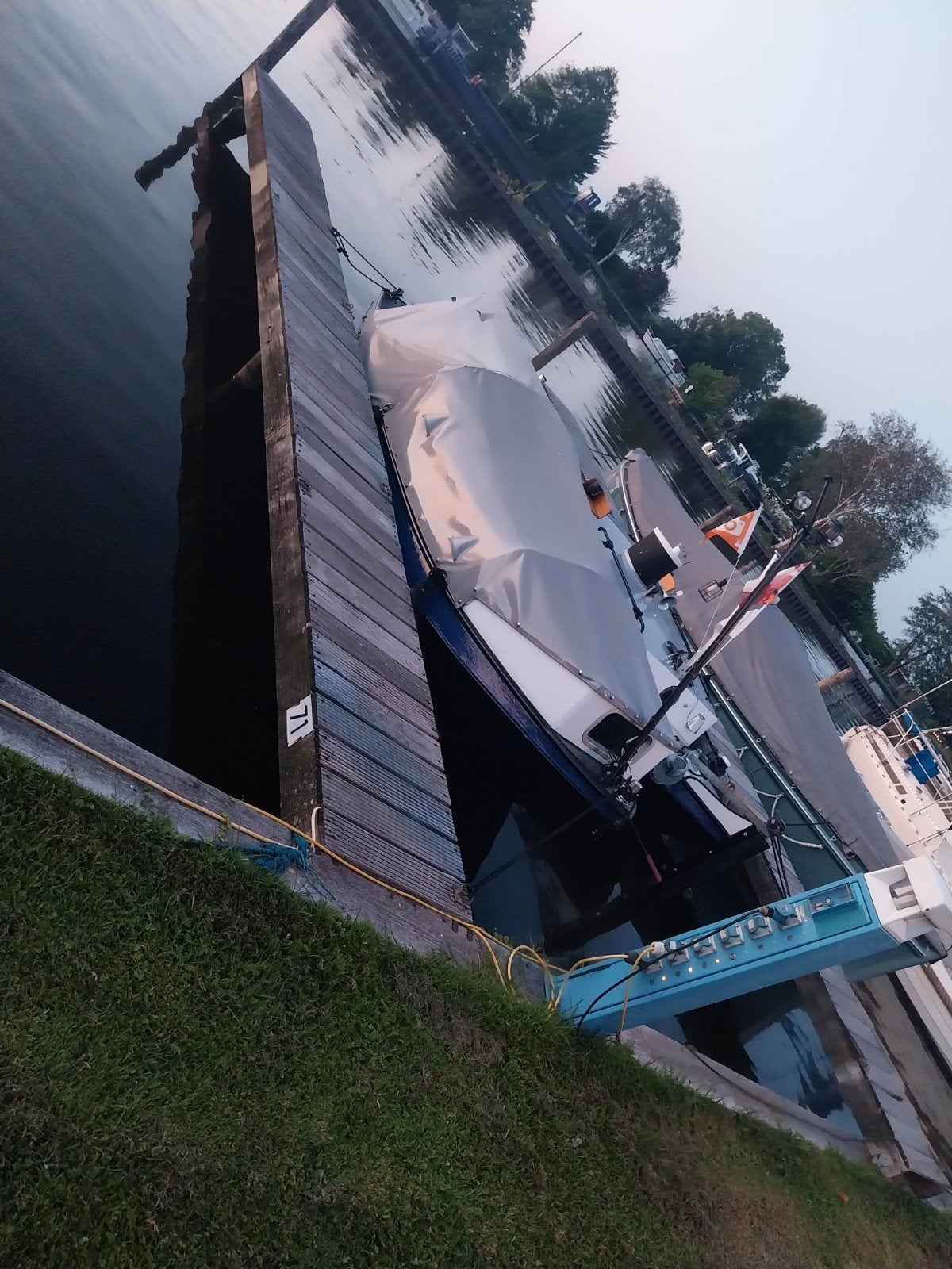 Compacte Motorboot met Kajuit - Ideaal voor Recreatie, Watersport en Boten, Staal, Overige merken, Gebruikt, Binnenboordmotor
