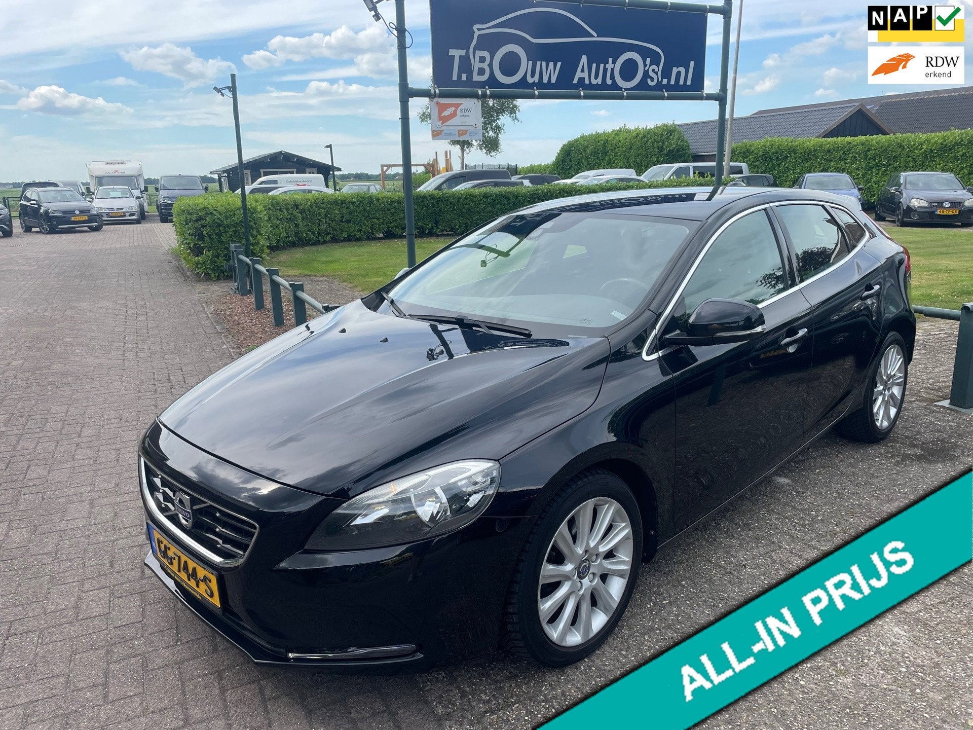 Volvo V40 1.6 T4 179PK|Momentum|Trekhaak|Automaat|, Auto's, Volvo, Gebruikt, 4 cilinders, 700 kg, Zwart