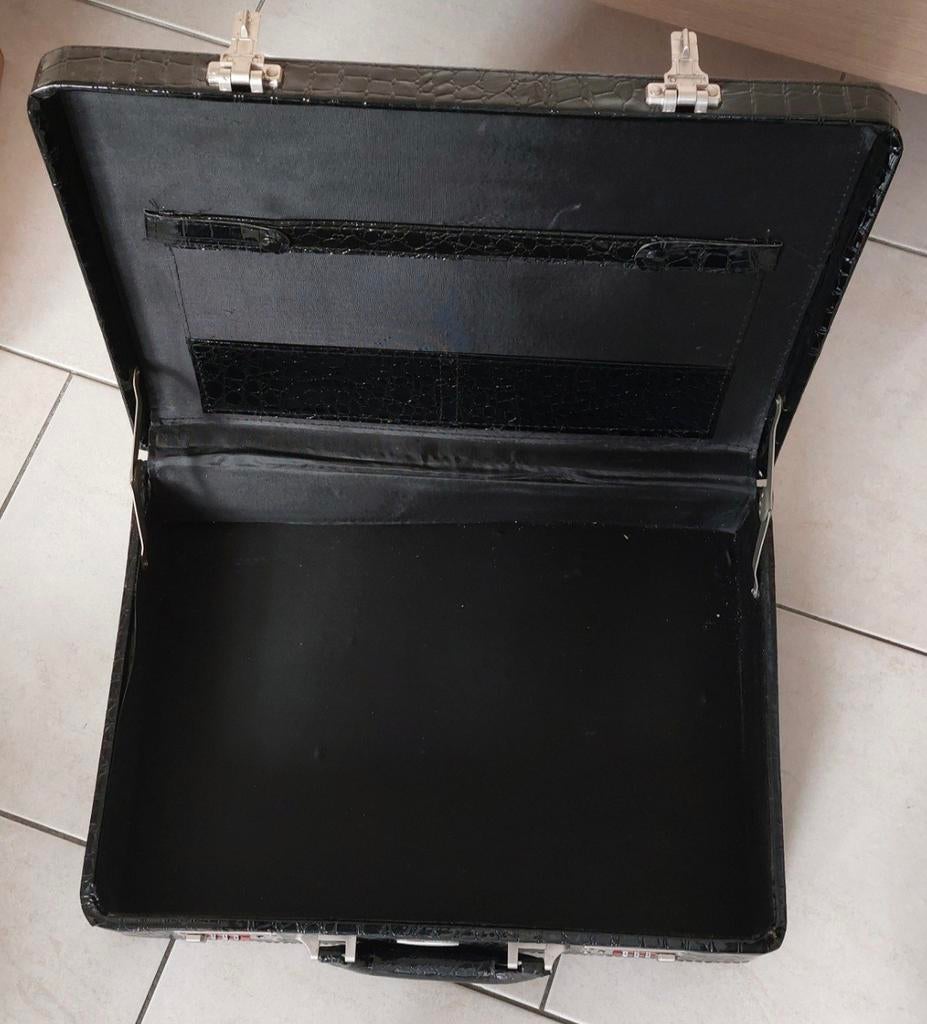 Leuke koffers met code cijfers voor
€25, Ophalen of Verzenden, Zo goed als nieuw, Overige materialen, 70 cm of meer