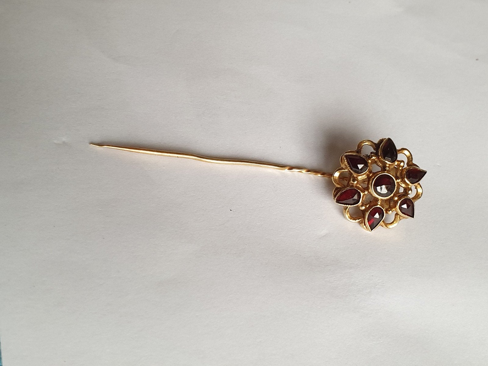 Zeer fraaie antieke speld, 14 kt met rode steen (Z1), Sieraden, Tassen en Uiterlijk, Antieke sieraden, Ophalen of Verzenden, Goud