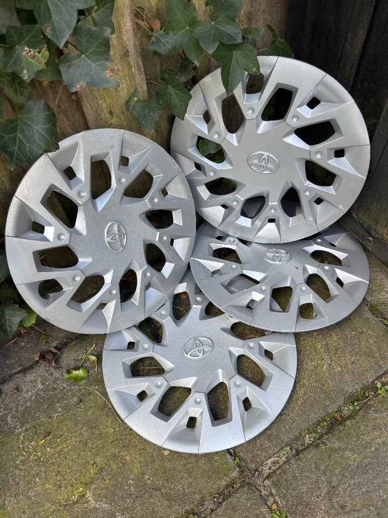 15 inch wieldoppen voor Toyota, Ophalen, Gebruikt