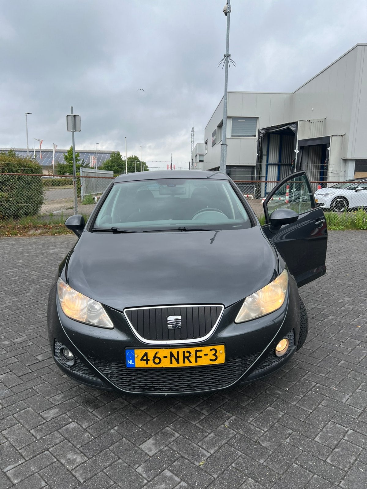 Seat Ibiza 1.2 TDI 55KW Ecomotive 2010 Grijs, Auto's, Seat, Voorwielaandrijving, 74 pk, 1199 cc, 96 €/maand