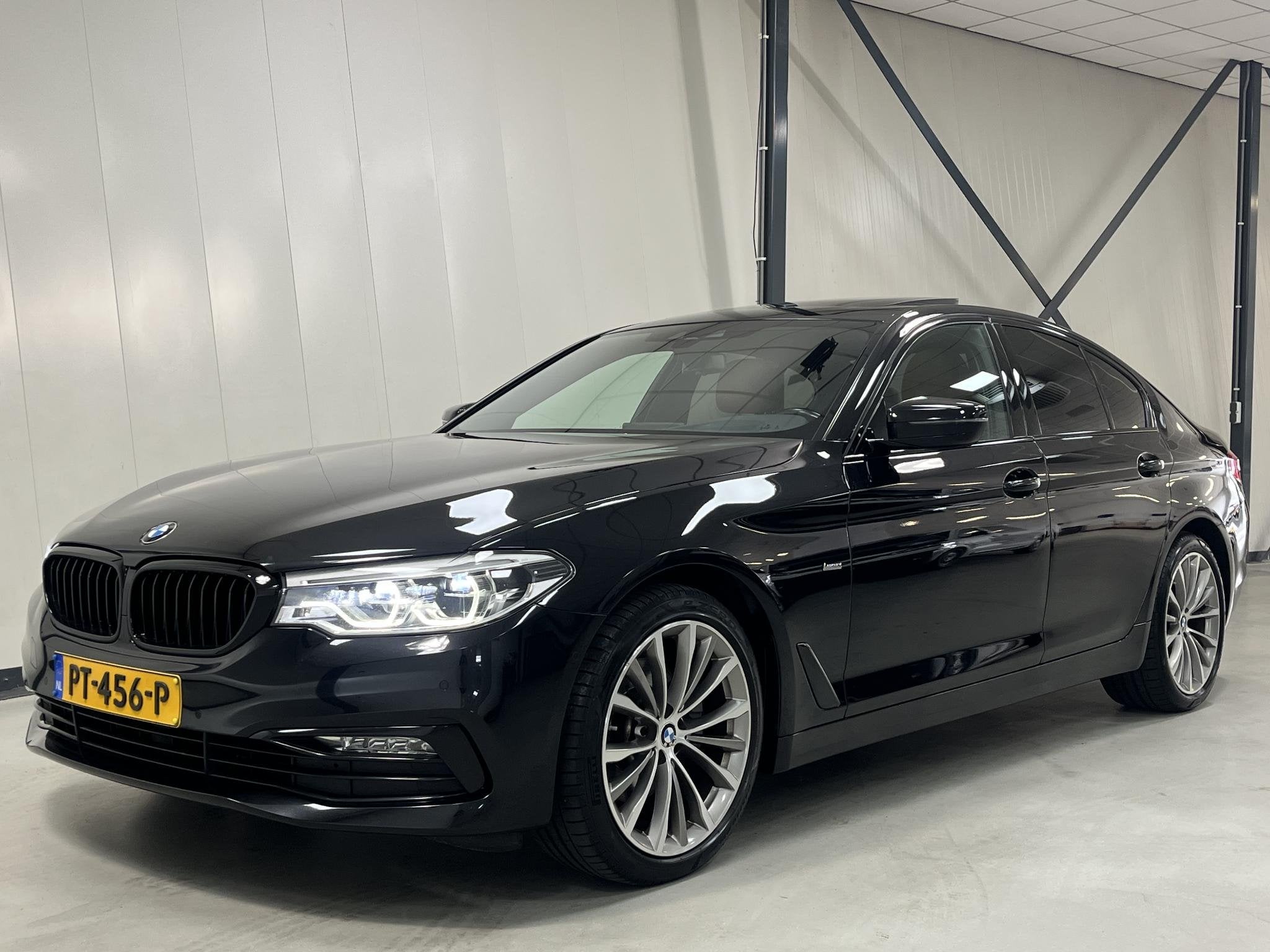BMW 5-serie 520d High Executive*DAKJE*HUD*CRUISE*NAVI.PROF*L, Automaat, Achterwielaandrijving, Bedrijf, Diesel