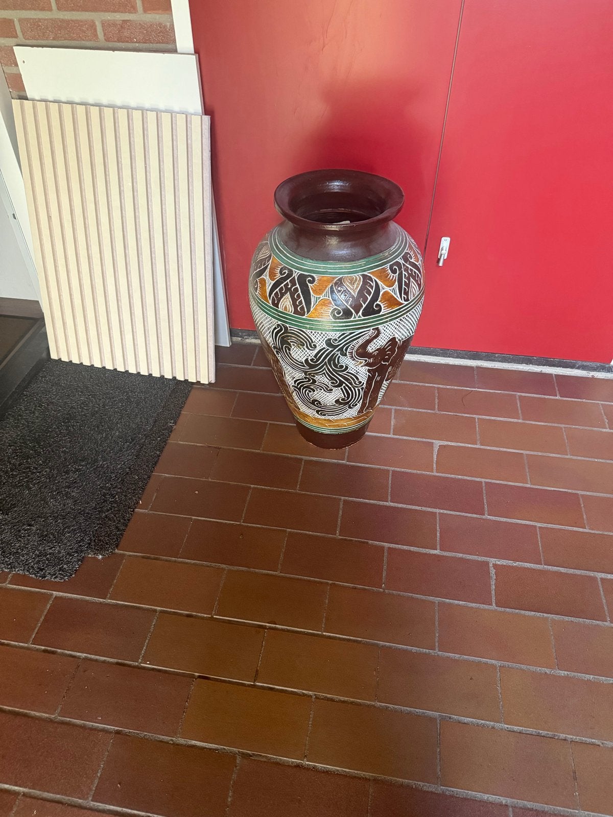 Grote Thaise vaas met olifantenmotief, Ophalen of Verzenden
