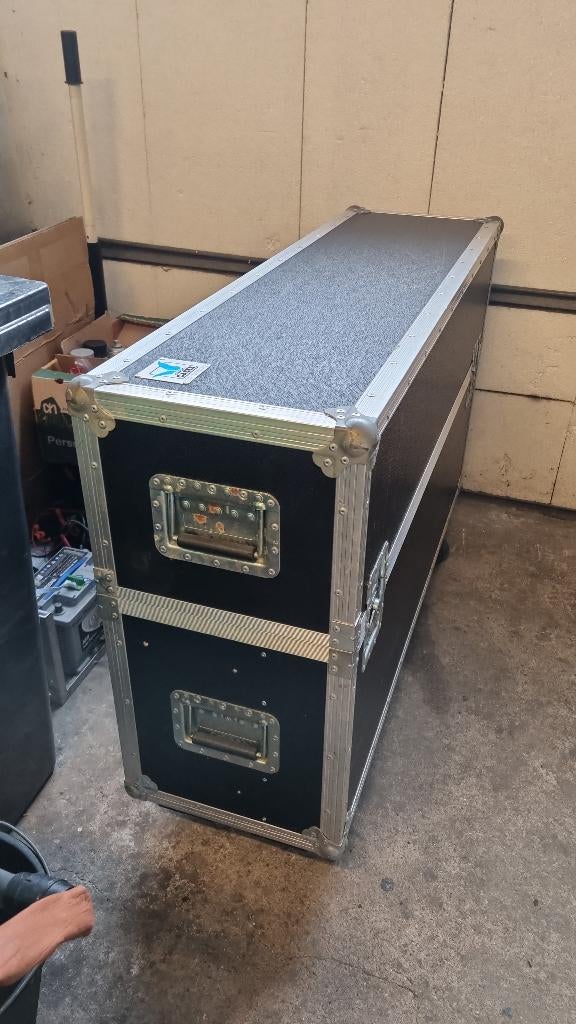 Flightcase op wielen 2x 42 inch monitor, Ophalen, Gebruikt