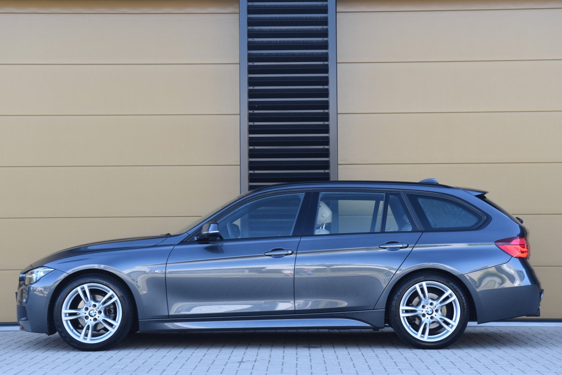BMW 3 Serie Touring 318i M Sport Corporate Lease * M-Pakket, Automaat, Gebruikt, Met garantie (alle), 1465 kg