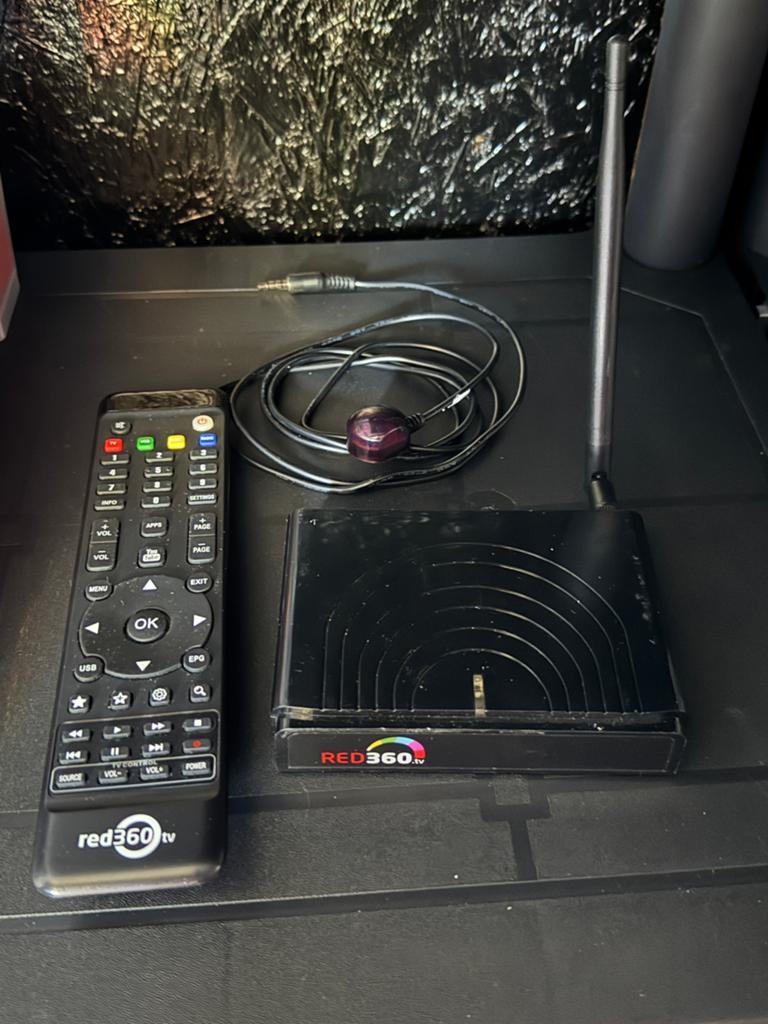 Red360 TV IPTV Box met Afstandsbediening, Ophalen of Verzenden, Gebruikt, Decoder
