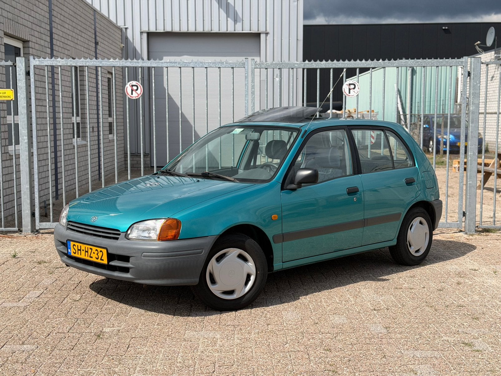 Toyota Starlet 1.3 5DRS |Stuurbekrachtiging| Open Dak, Stof, 4 cilinders, Starlet, 400 kg