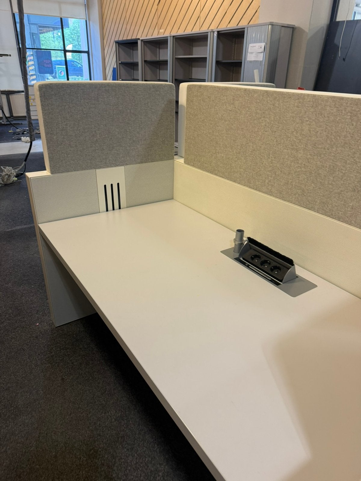 Keurig dubbel bureau. Met mooie geluidsdempende panelen., Ophalen, Zo goed als nieuw, Eenpersoons, 90 cm