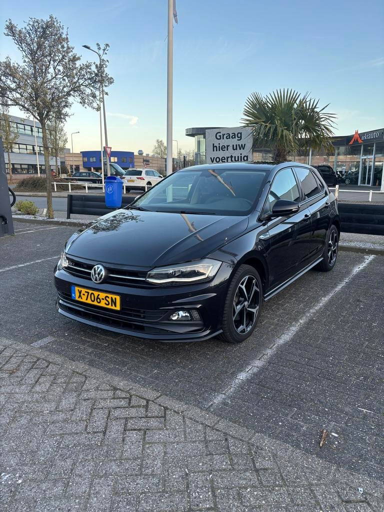 Volkswagen Polo 1.0 TSI R-line 115pk 7-DSG 2018 Zwart, Auto's, Stof, Zwart, 115 pk, Particulier