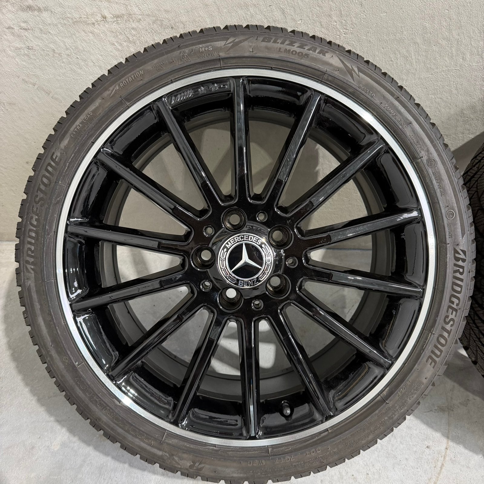 18 inch Origineel Mercedes A  B KLASSE CLA velgen met banden, Auto-onderdelen, Banden en Velgen, 18 inch, Gebruikt, Velgen, Personenwagen