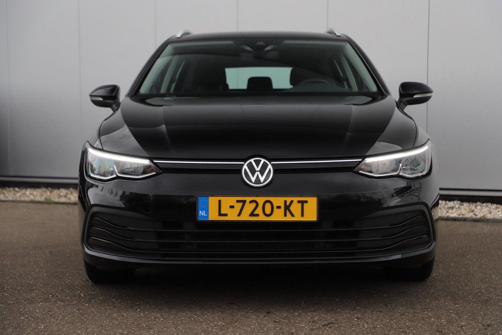 Volkswagen Golf Variant 1.0 TSI Life 110PK Trekhaak Navigati, Auto's, Stof, Euro 6, Met garantie (alle), Zwart