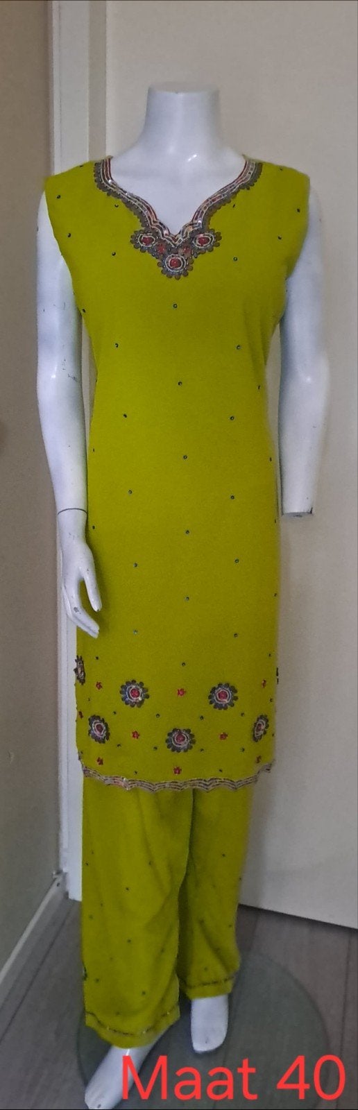 Limegroene Indiase Salwar Kameez - Maat 40, Maat 38/40 (M), Ophalen of Verzenden, Onbekend, Zo goed als nieuw